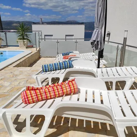 Apartament Family-friendly With Swimming Pools Arbanija, Ciovo - 16478 Trogir